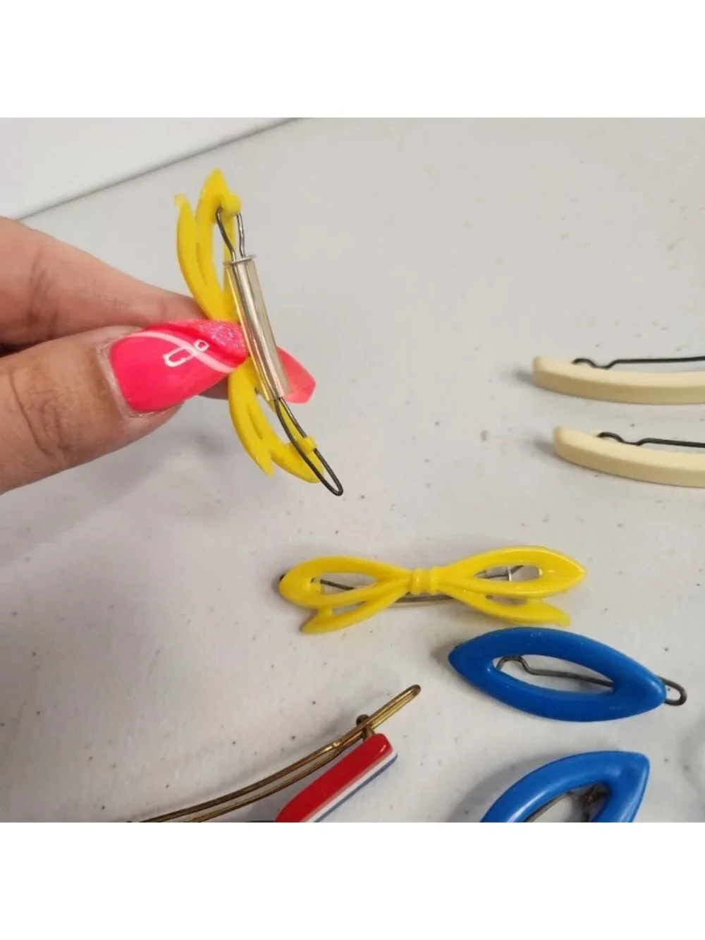 Vintage Girls Plastic Hair Barrettes 70s 80s Mixed Lot Goody Bobby Pins Crayons